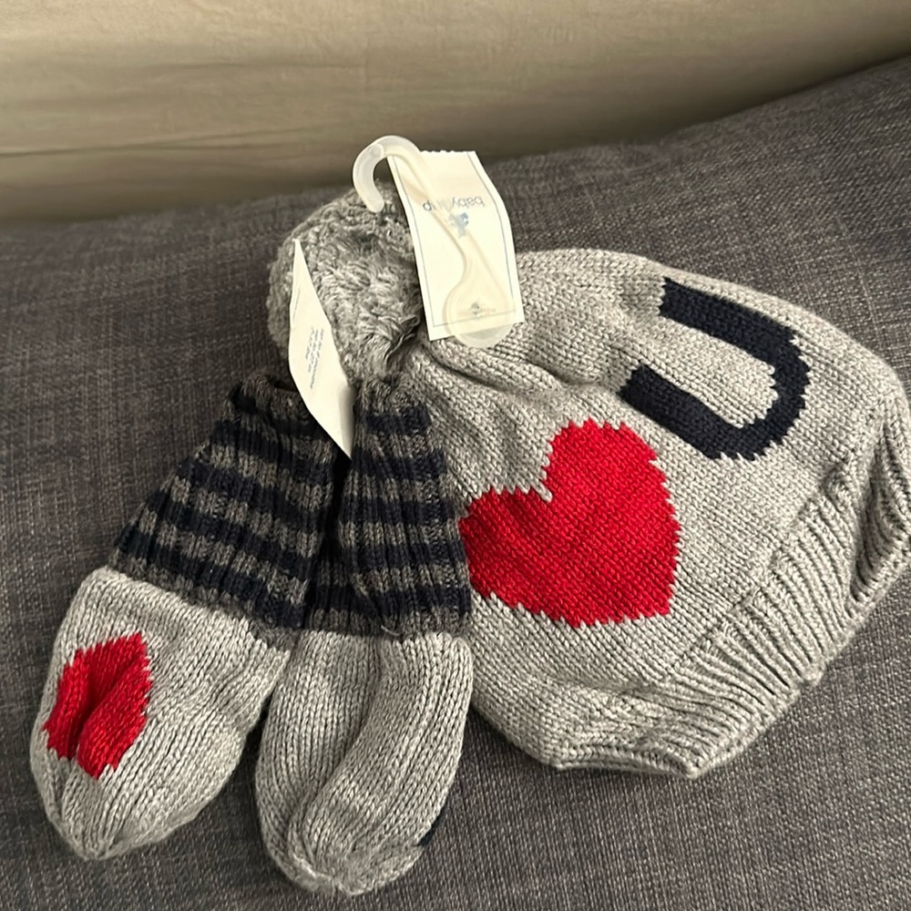 Gap hat, and mittens set